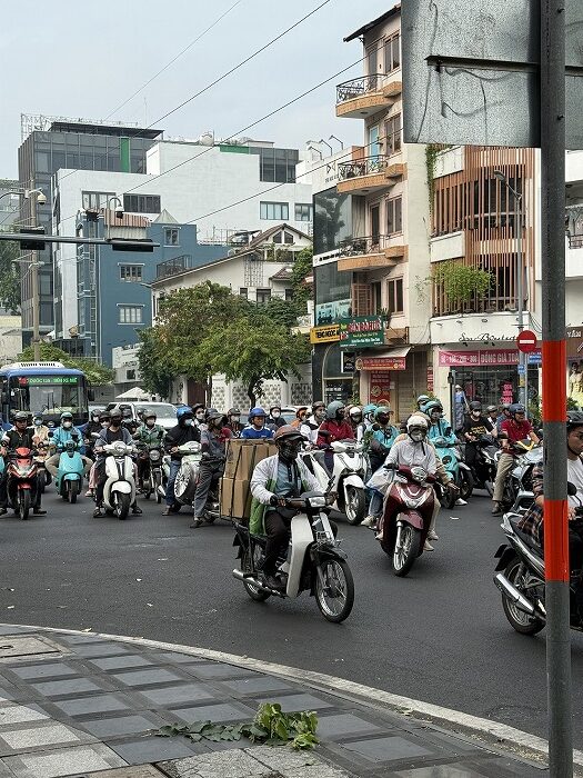 ベトナムのバイク集団も健在