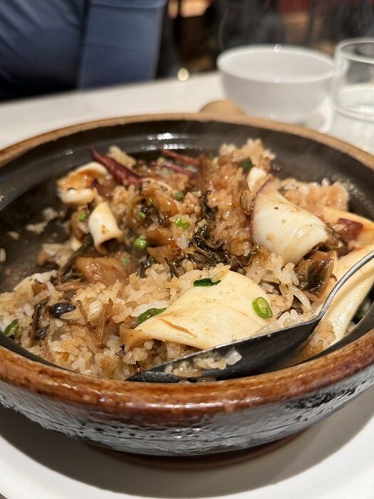 ボーチャイ飯を底から混ぜ混ぜ