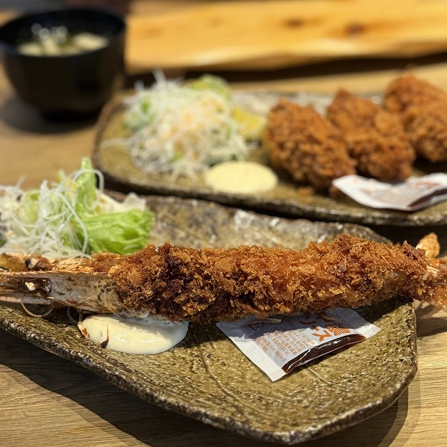エビフライとカキフライ