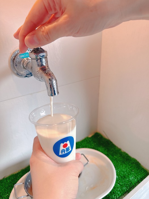 蛇口から飲むヨーグルト