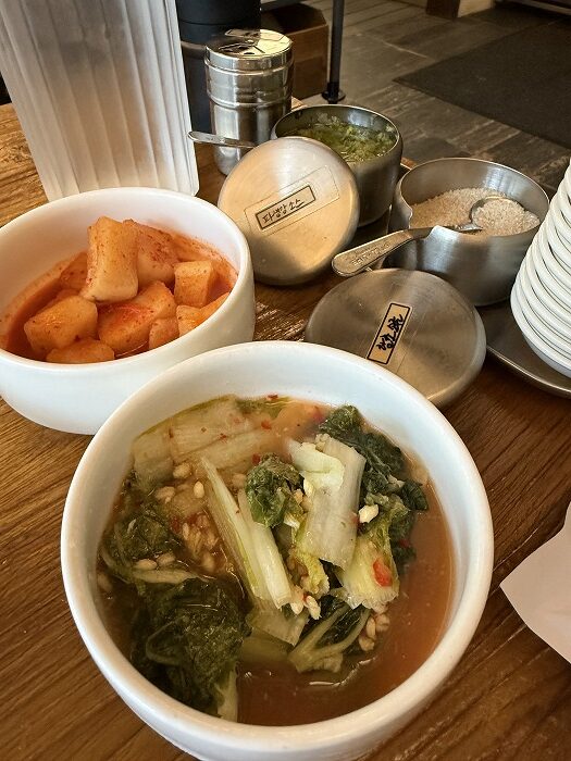 この酸味のある白菜キムチみたいなのもめちゃ美味しい