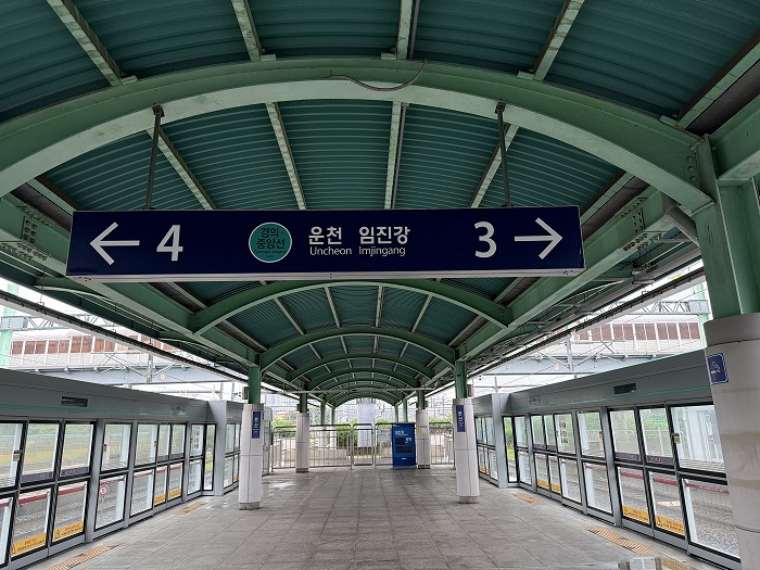 文山駅、臨津江行き３番線ホーム
