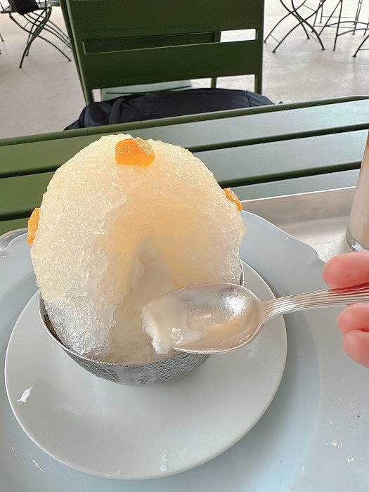 中からクリームが登場