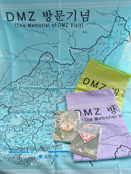 DMZ訪問記念バンダナ、ピンバッジ