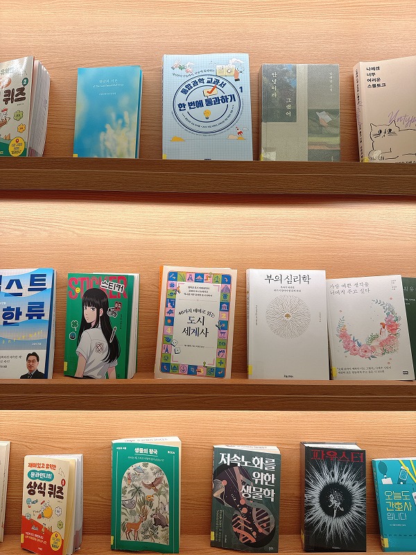 ピョルマダン図書館の本棚