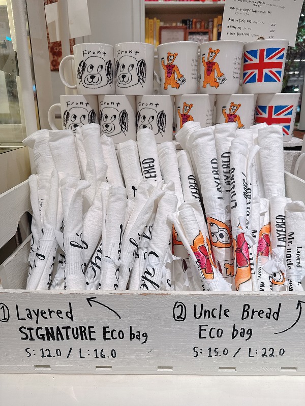 CAFE LAYERED(カフェ・レイヤード)のグッズコーナー