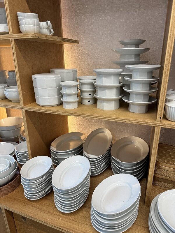 高台皿も揃っています