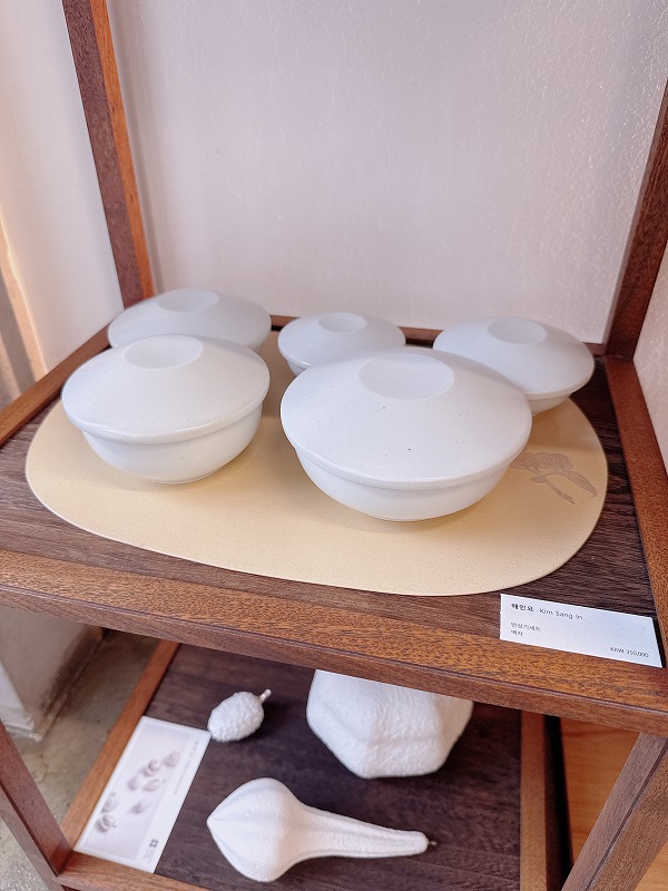 白磁作家、キム・サンインさんの器