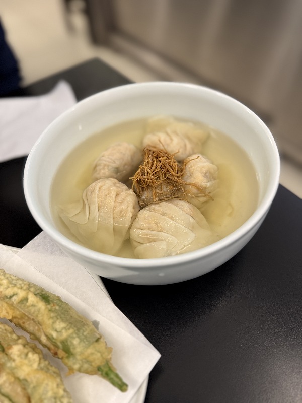 만둣국(マンドゥック)→ 餃子スープ