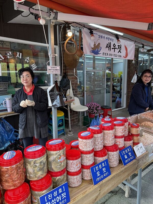 魚介類の瓶詰や干物のお店