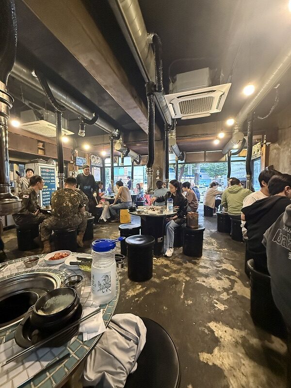 江華トントンセンコギ 本店の店内