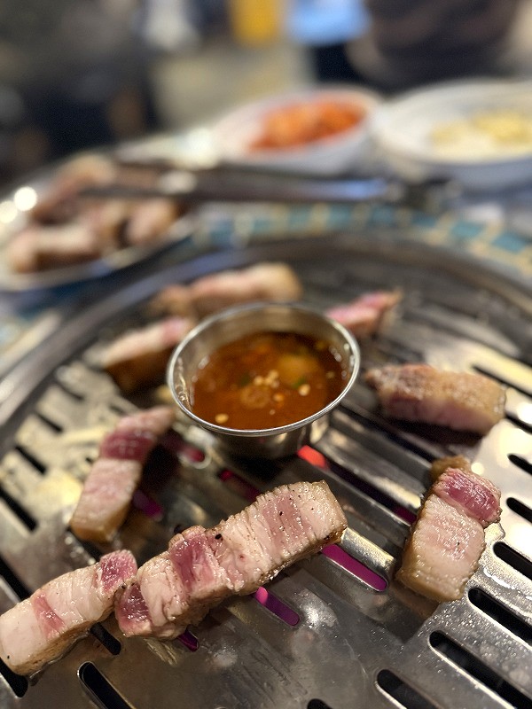 脂身に見える部分も、弾力がある