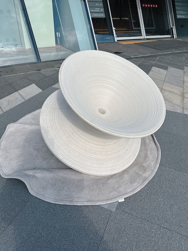 回転するロッキングチェア Spun