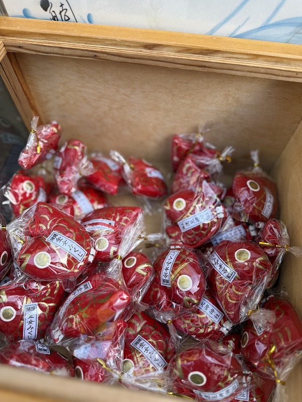 女性向けの金女(きんめ)みくじ