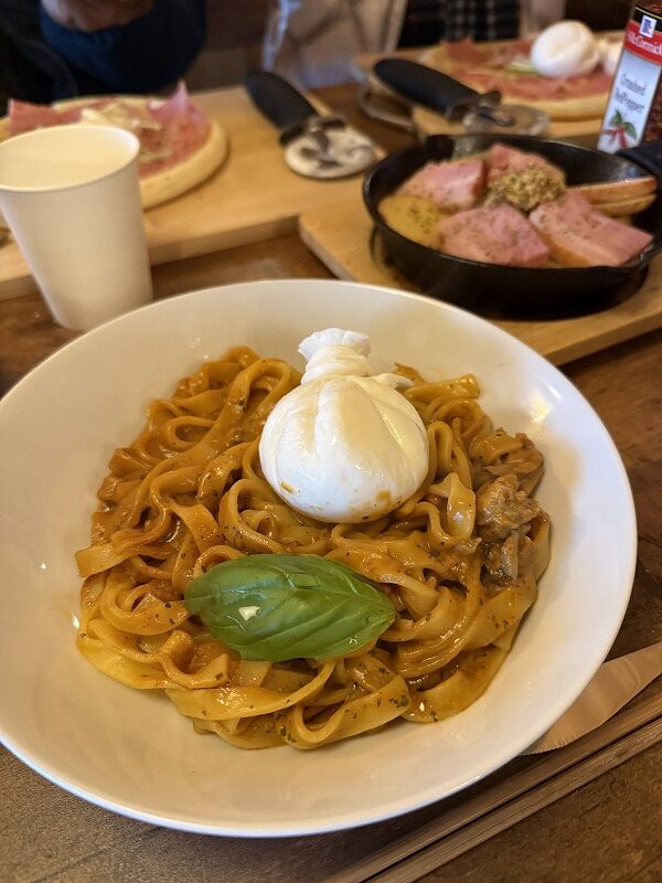 自家製ブッラータチーズのボロネーゼ