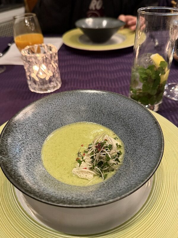 三島ブロッコリーとパルメザンチーズのポタージュ