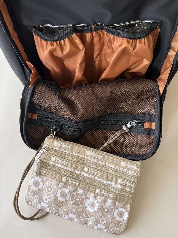 財布をフロントポケットに付ける