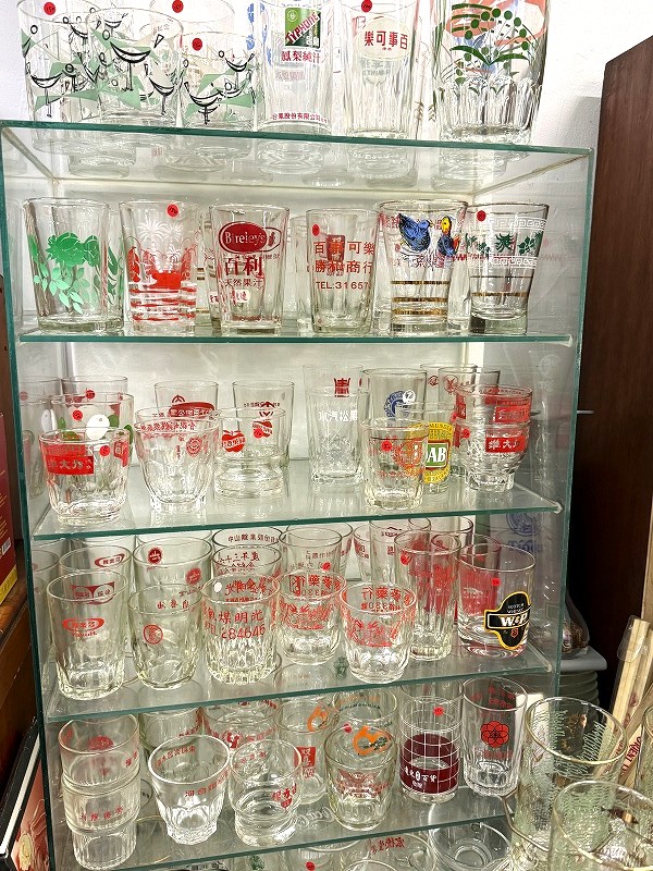 レトロなガラスコップ