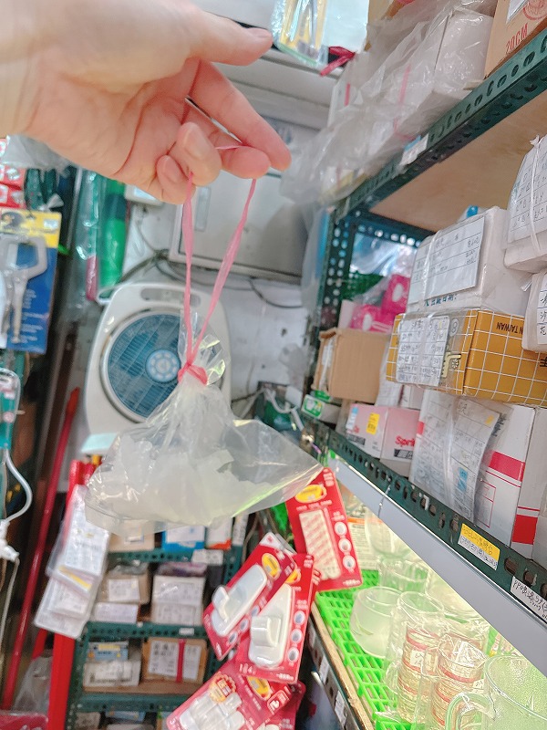 邦提圈(輪っかになった赤いテープ)