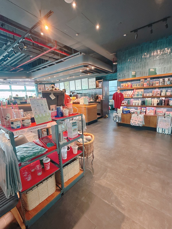 嘉義駅スターバックス