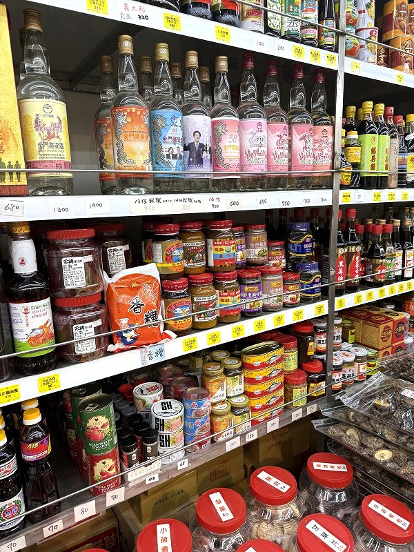 缶詰、瓶詰めなどいっぱい