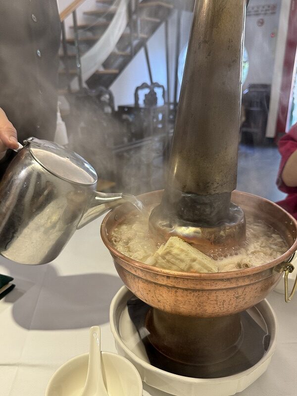 スープがなみなみと