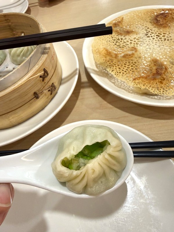 中が綺麗な翡翠色