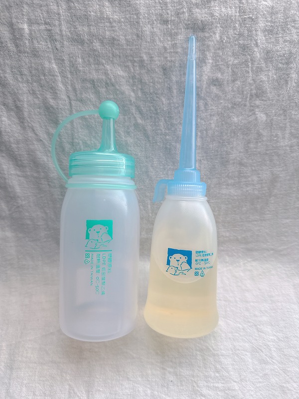 右：油用ボトル　左：醤油用ボトル