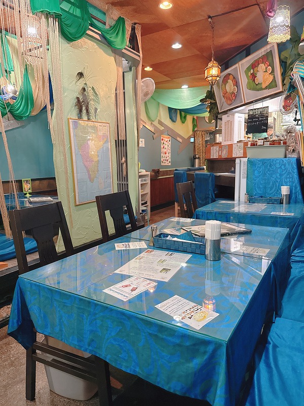 店内はブルー基調