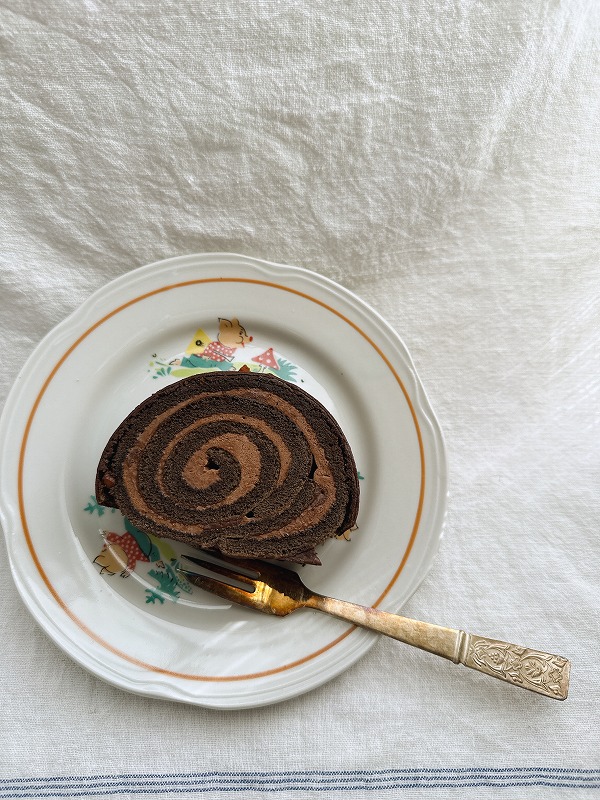 ロールケーキ置いてみました