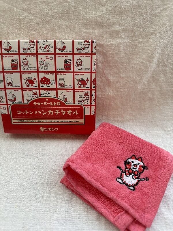 シモジマで買った包装紙柄タオル
