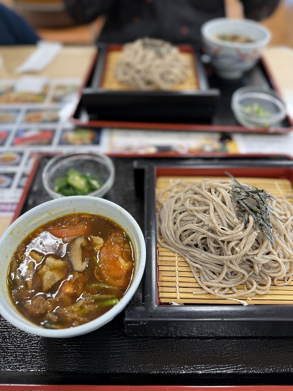 トマトとカレーの肉汁そば