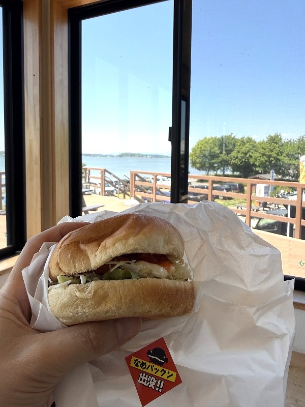 道の駅たまつくりで、なまずバーガー