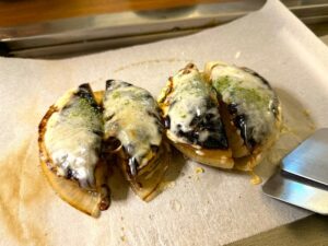 淡路玉ねぎの味噌チーズ焼き