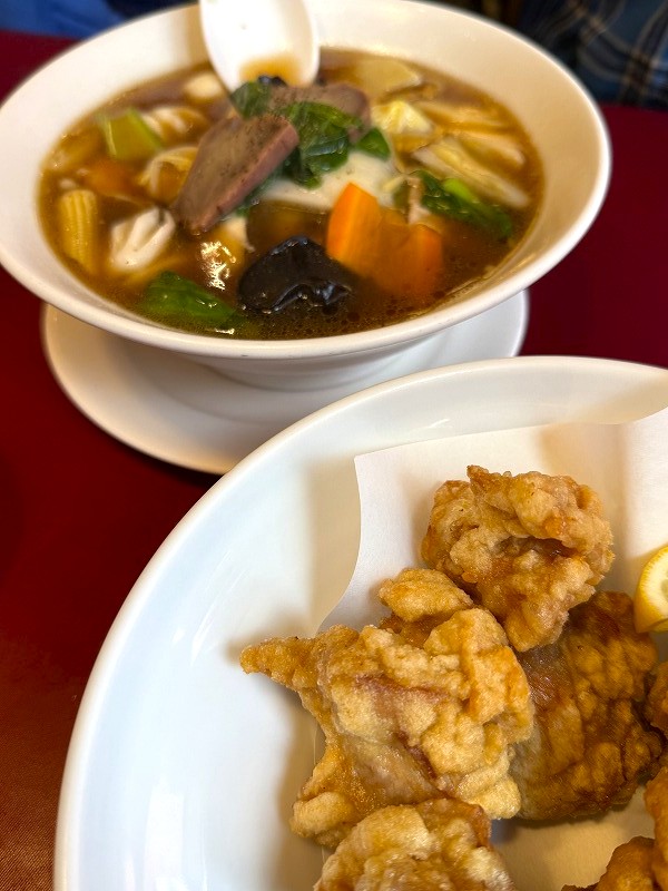 五目湯麵と清炸鶏