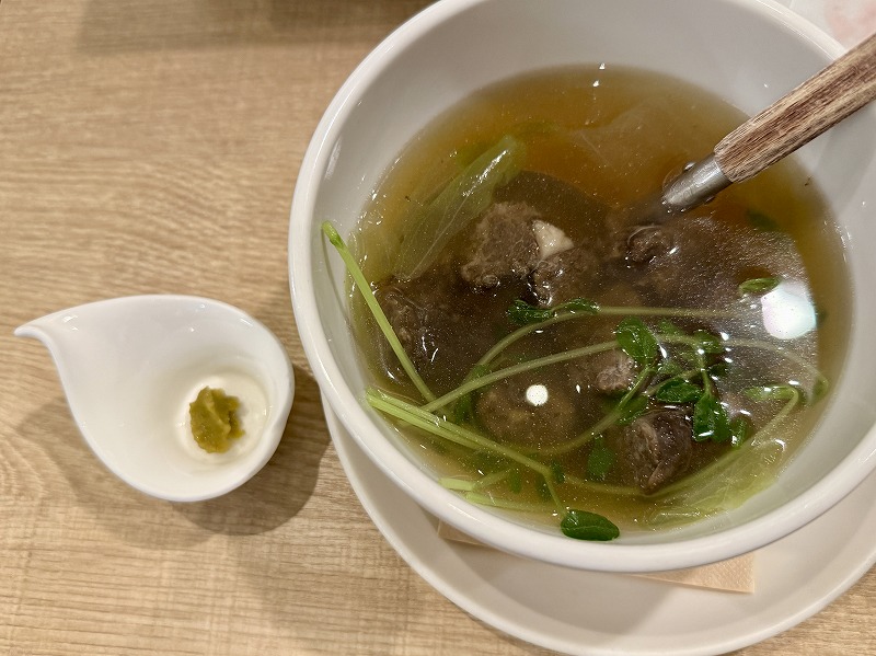 テールスープも肉ごろごろ