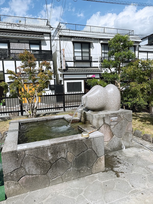 清流亭の前に飲み水