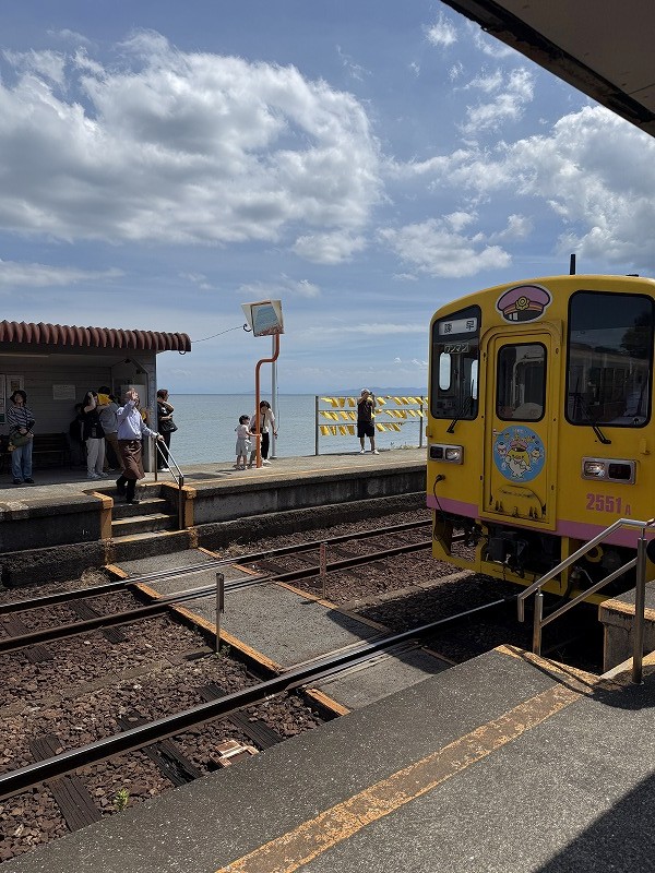 大三東駅に到着