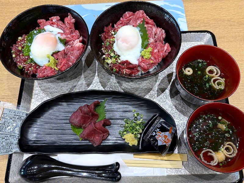 マシマシ二色丼とヒレ刺し