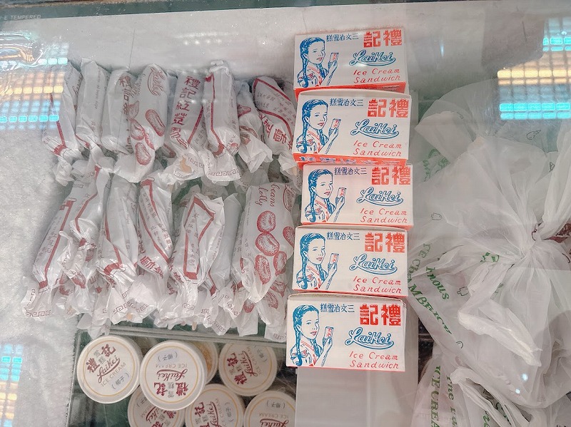冷凍庫に沢山のアイスサンド