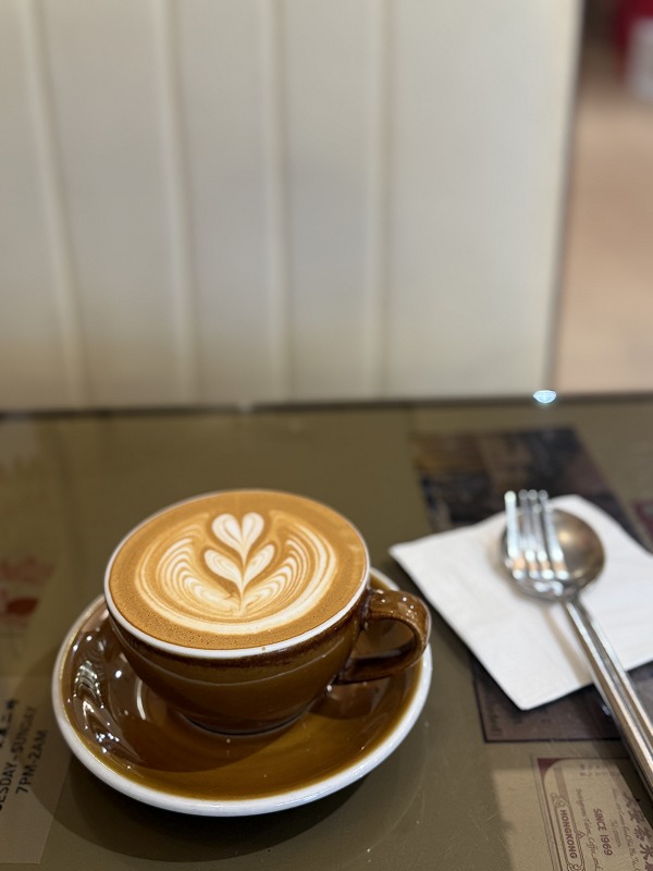 フラットホワイト FLATWHITE
