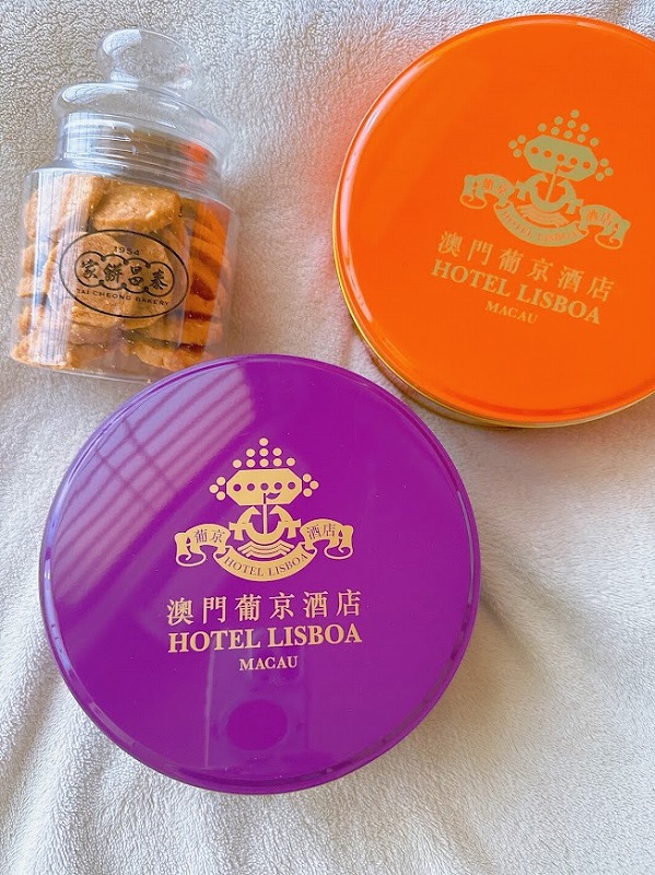 ホテルリスボアのクッキー（右二つ）